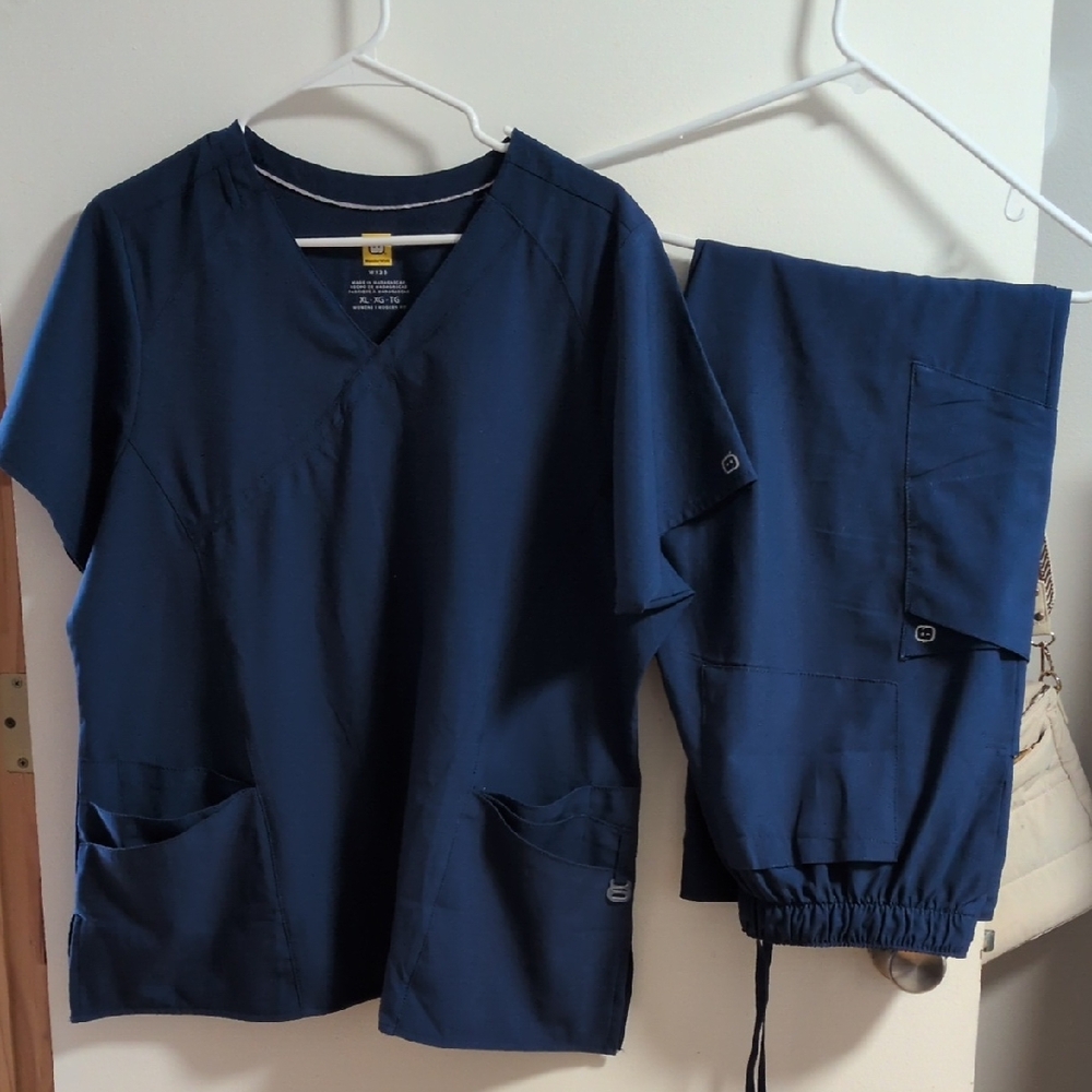Wonderwink 123 Scrub Set. XL Top And Large Pants.
